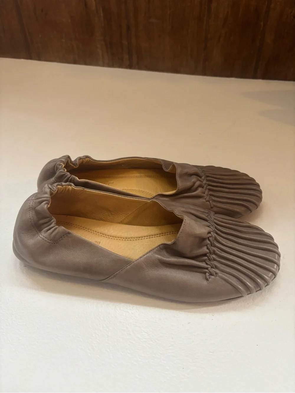 Chocolat Blu Pintuck Cam2 Grey Pleated Flats Size 8
